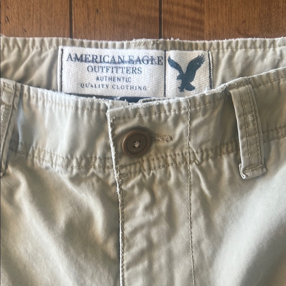 American Eagle Outfitters Men's Khaki Shorts - Picture 2 of 5